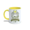 Taza con frase el mejor ciclista del mundo mundial, interior y asa en color amarillo, vista lateral izquierda.
